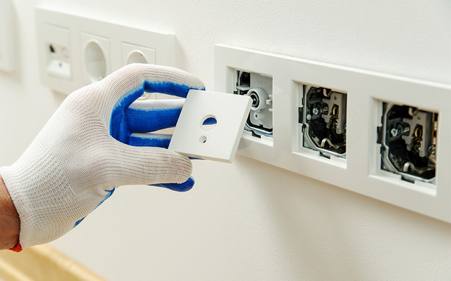 Elektro­installation bei Elektro Leipold GmbH&Co.KG in Mitterteich